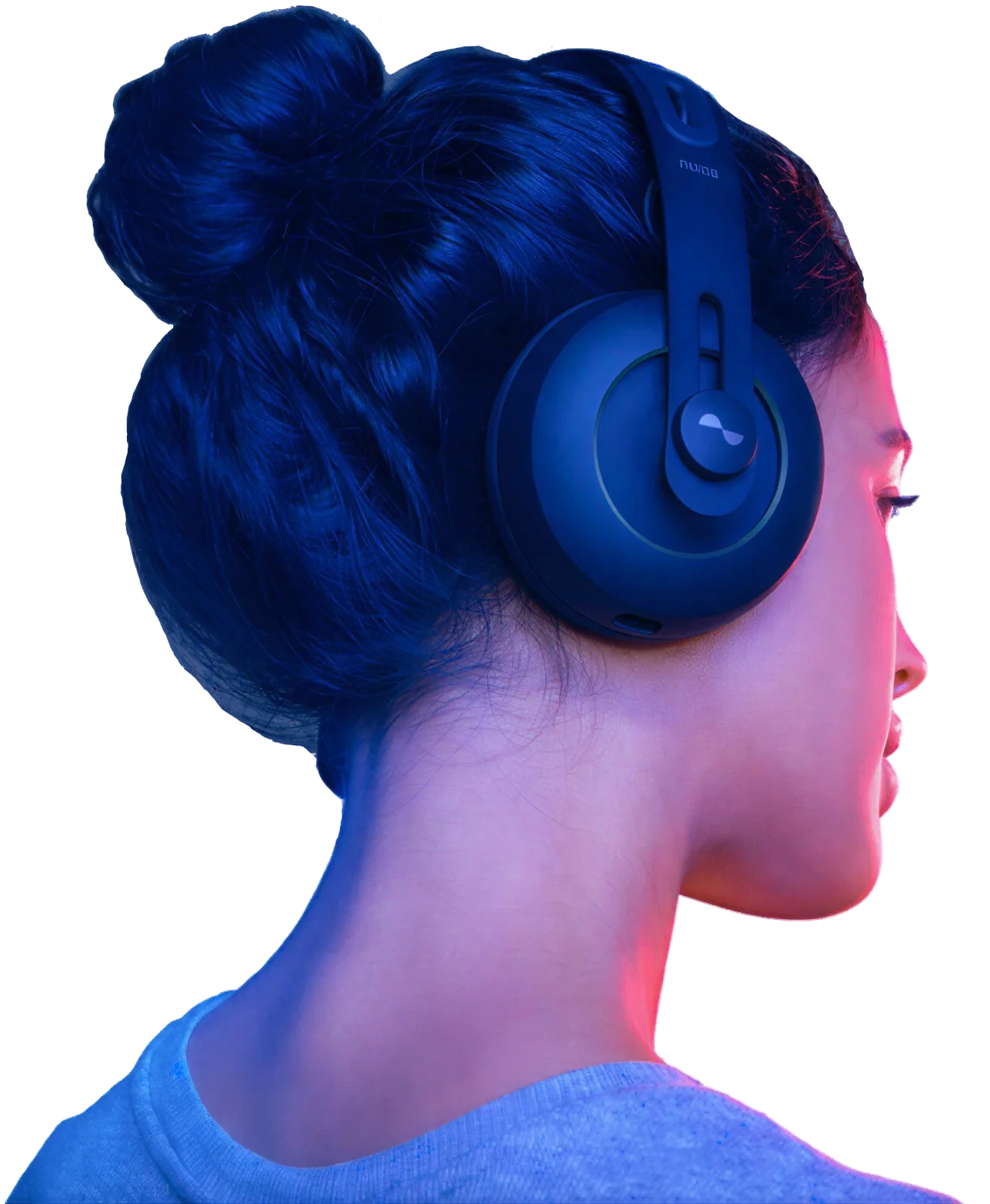 girl_using_headphone